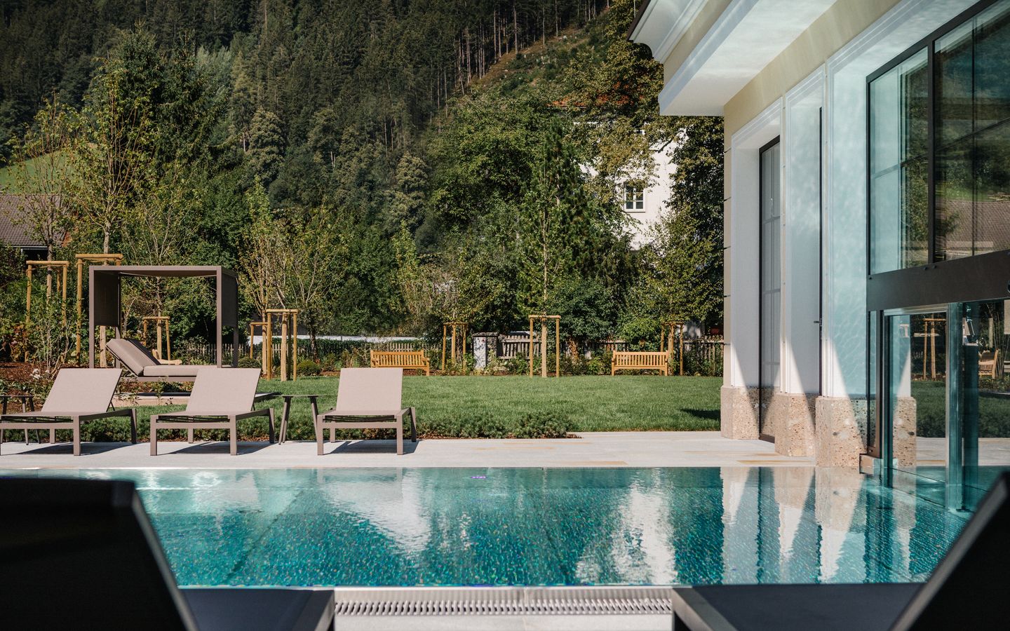 Pool & Garten im Hotel Bräu