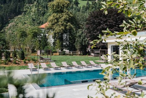 Pool & Garten im Hotel Bräu